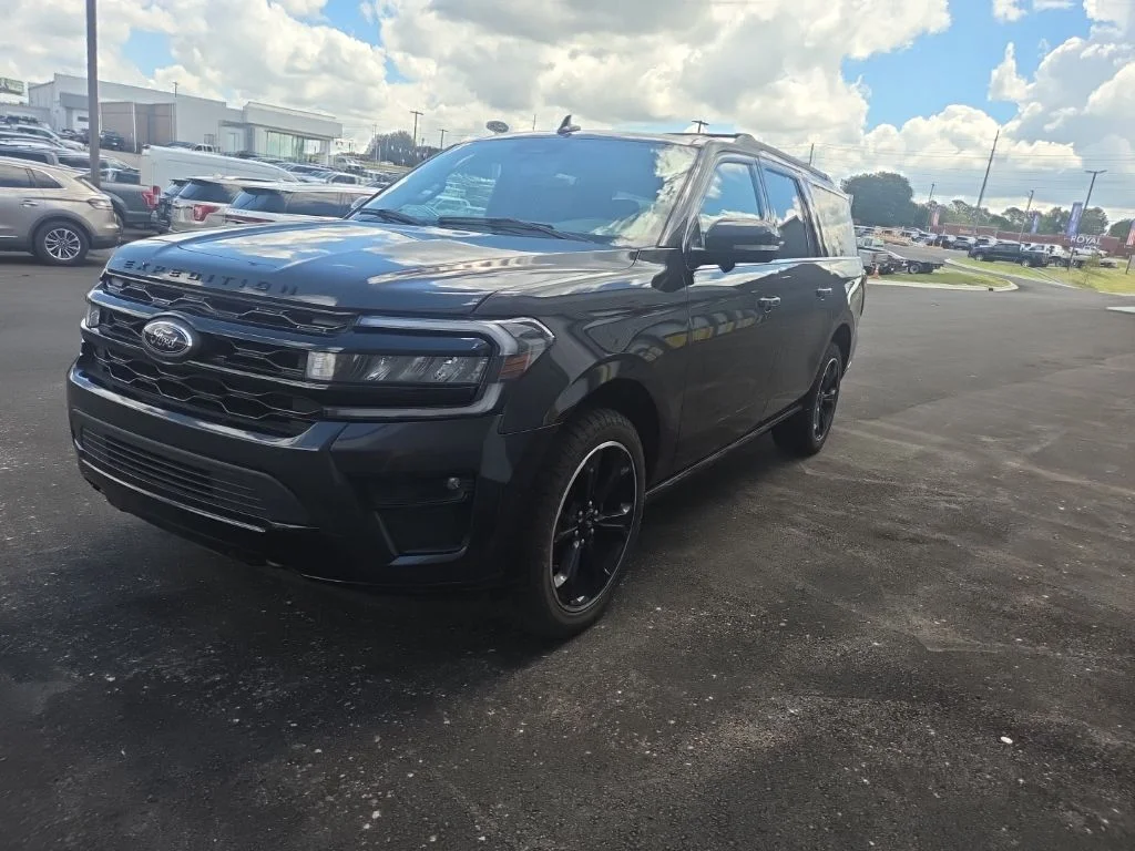 Certified Used 2023  Ford Limited image 3