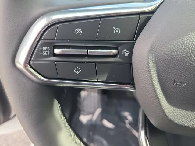 New 2027 Summit White Chevrolet LT image 26