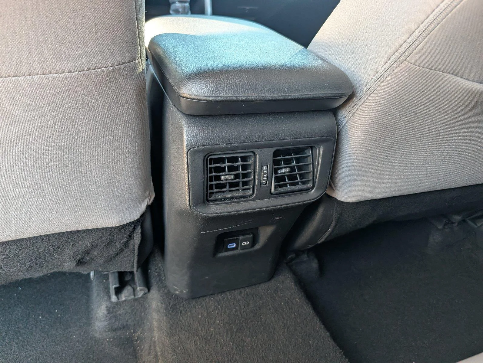 Used 2022 White Toyota XLE image 26