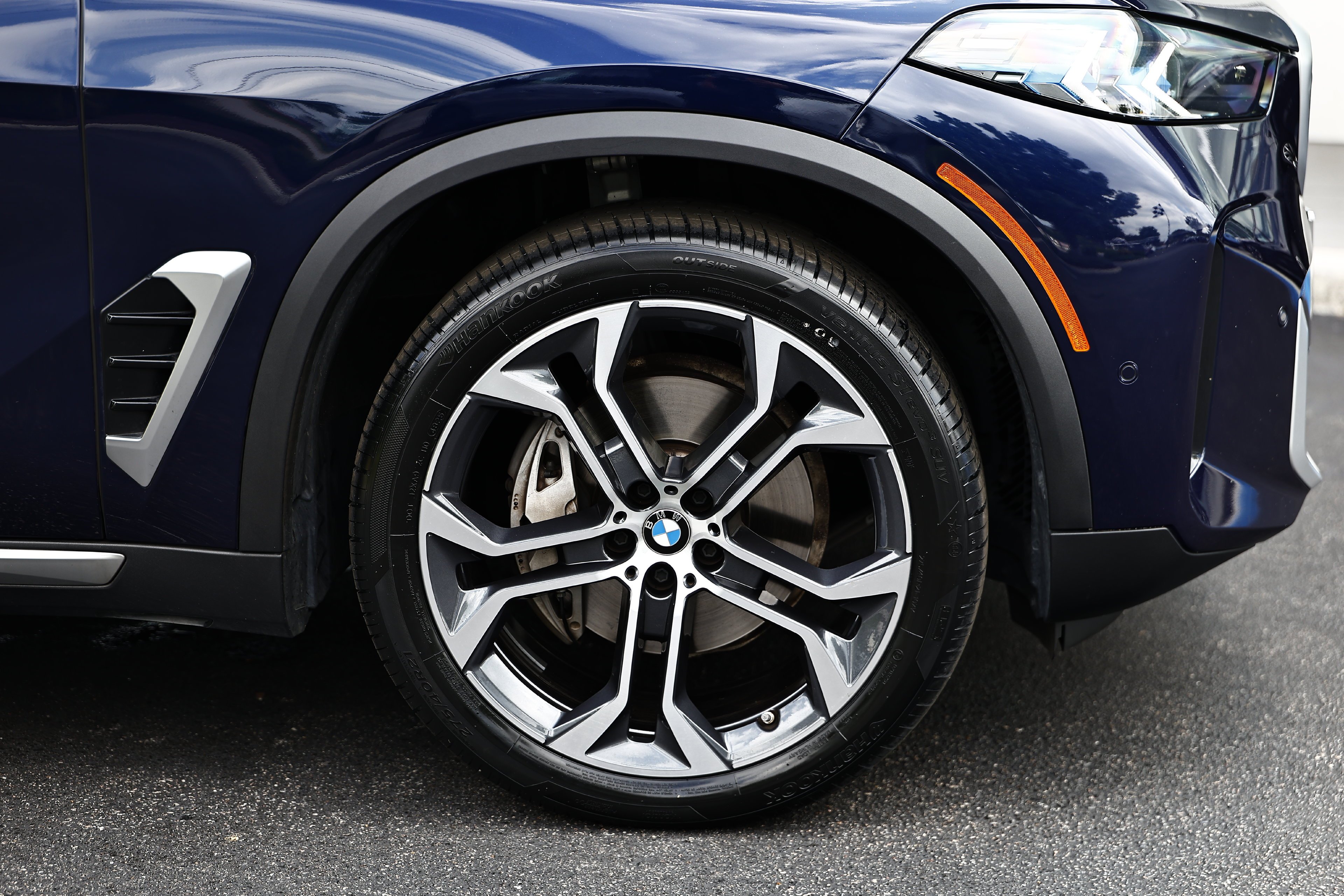 Certified Used 2025 Tanzanite Blue II Metallic BMW xDrive40i image 5