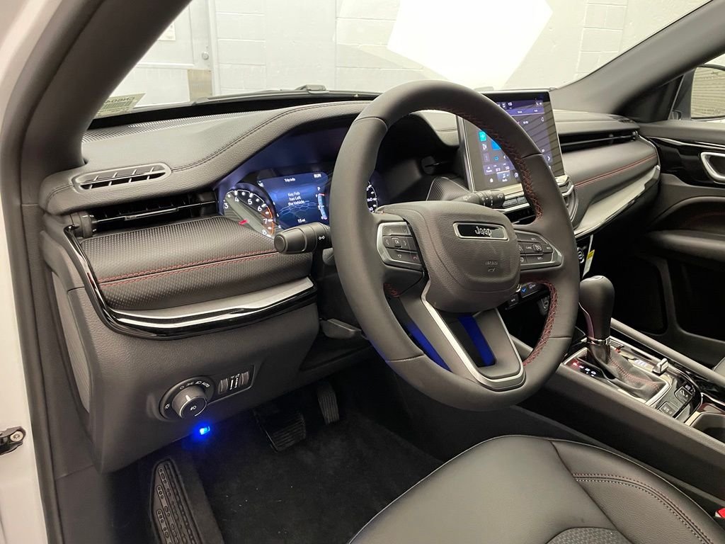 New 2026 Bright White Clear-Coat Exterior Paint Jeep Trailhawk image 13