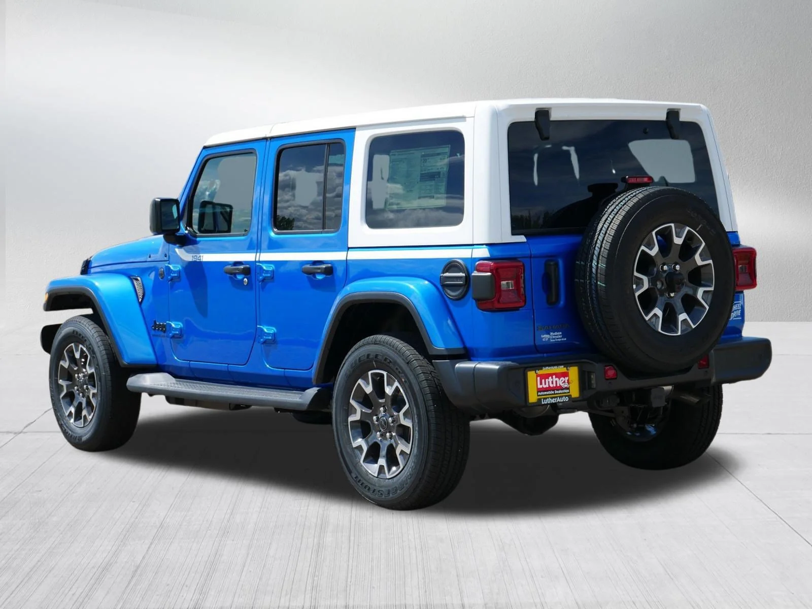 New 2026 Hydro Blue Pearl-Coat Exterior Paint Jeep Sahara image 3