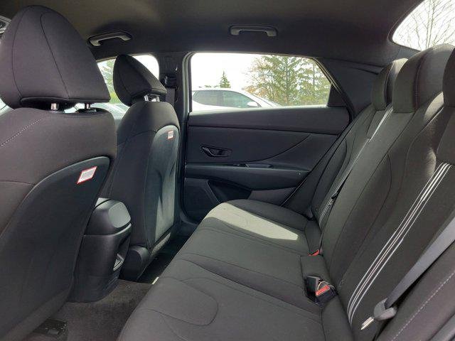 2025 Hyundai Elantra Blue - Photo 11
