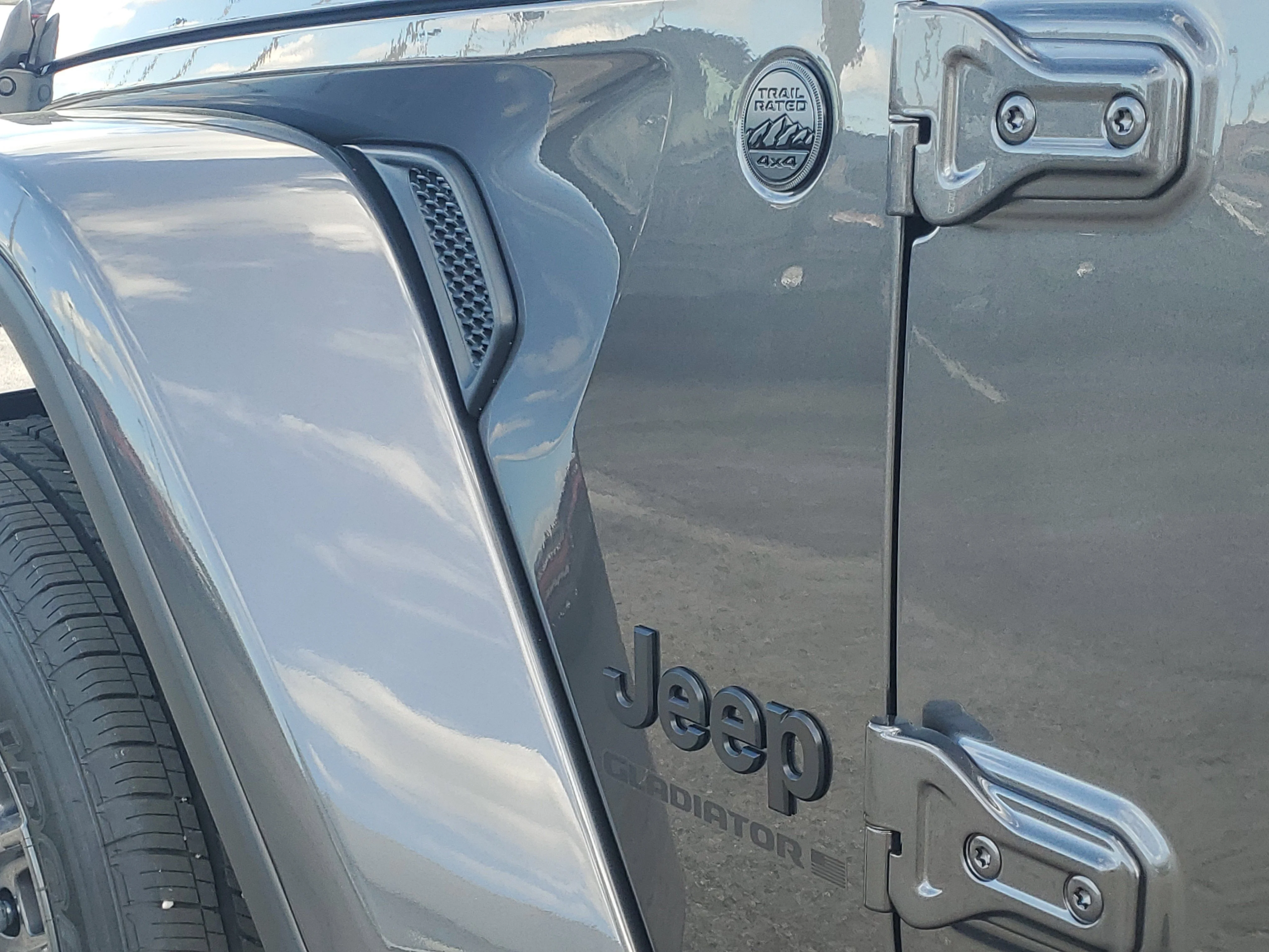 New 2026 Granite Crystal Metallic Clearcoat Jeep Sport S image 7