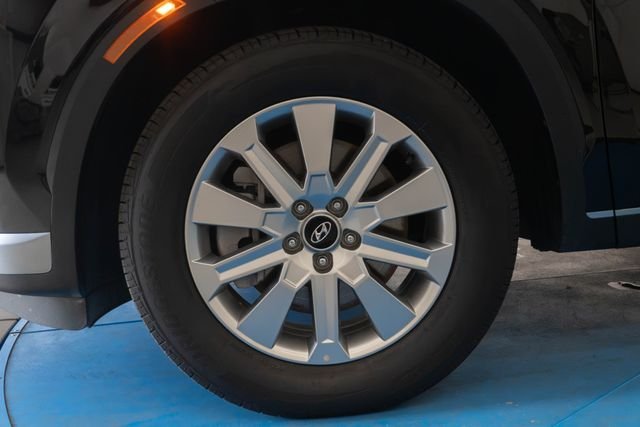Certified Used 2025 Black Hyundai SEL image 2
