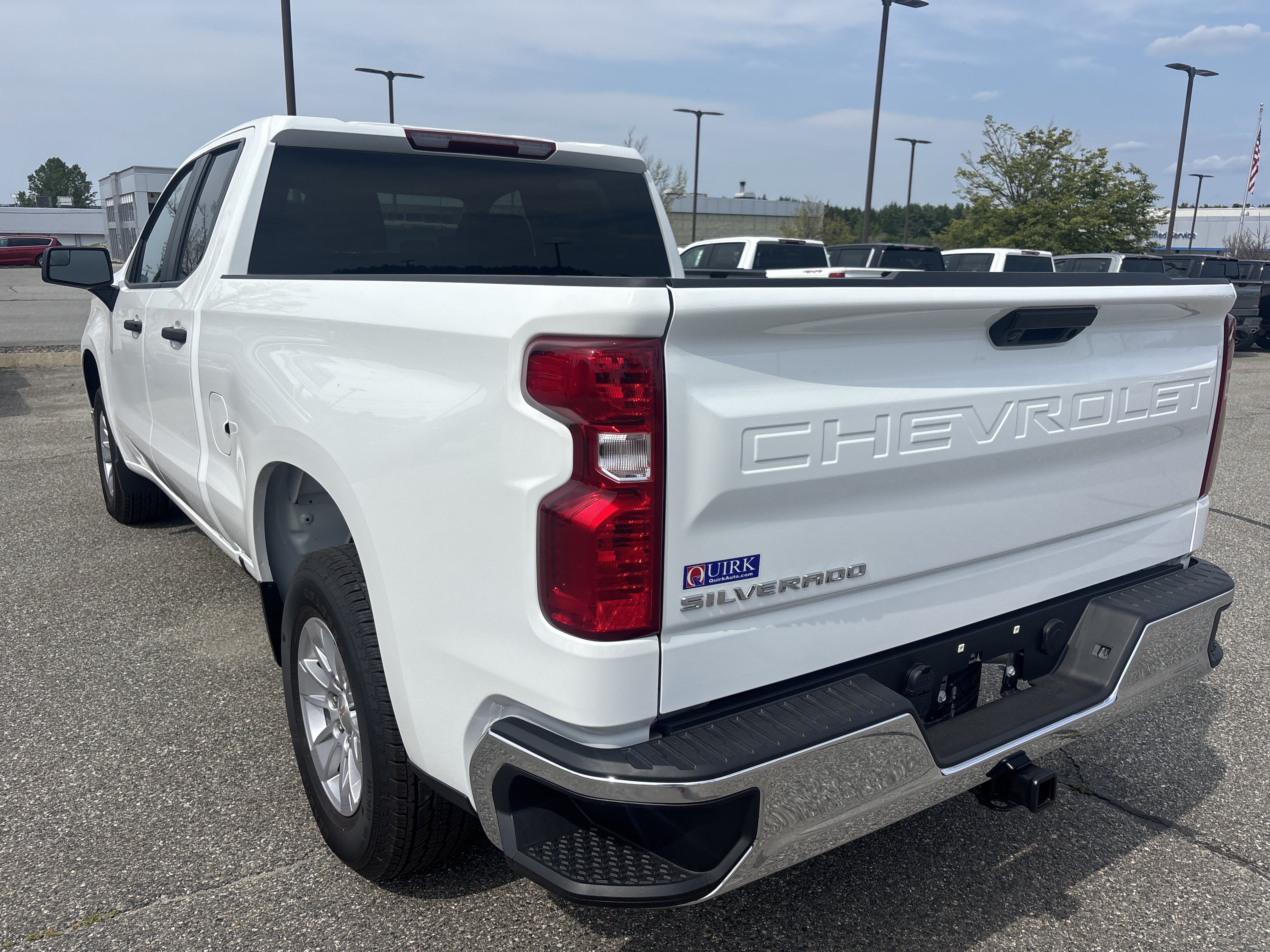 New 2025 Summit White Chevrolet WT image 3