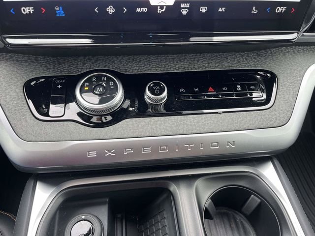 New 2025 Star White Metallic Tri-Coat Ford Tremor image 11