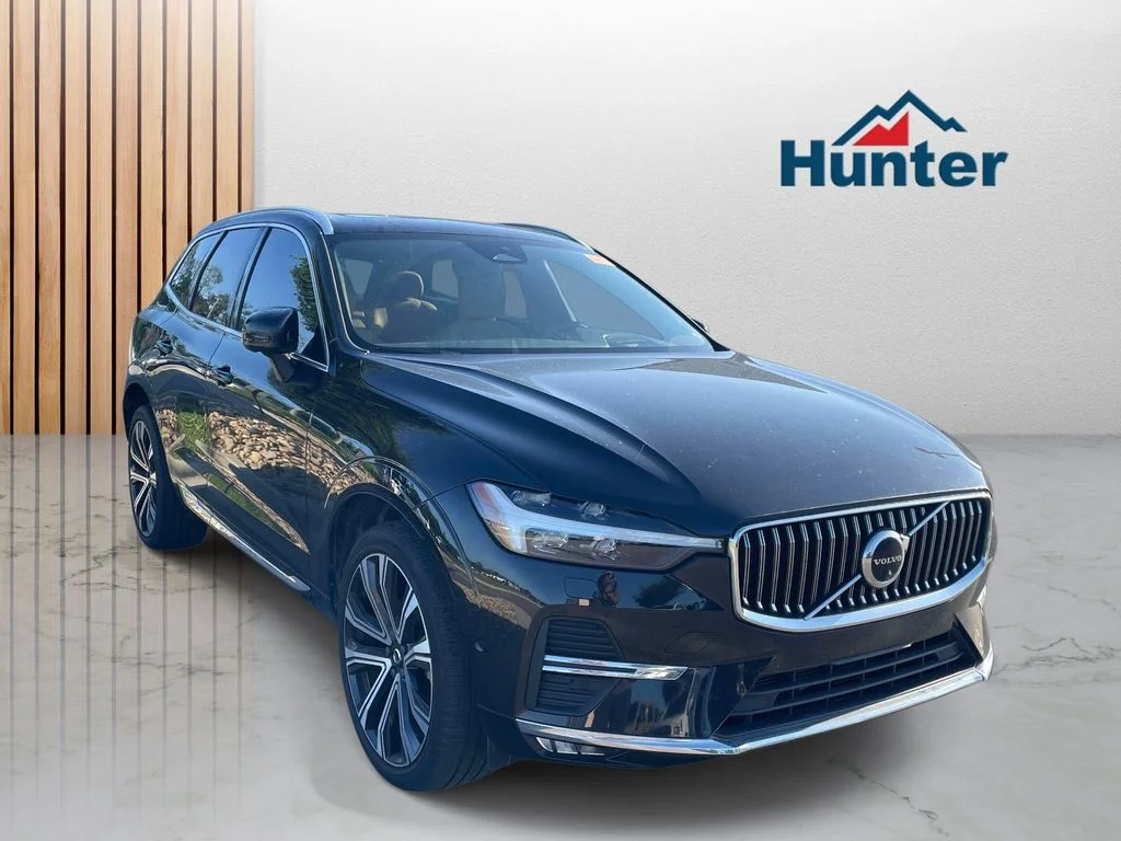 Used 2023 Onyx Black Metallic Volvo Ultimate Bright Theme image 1