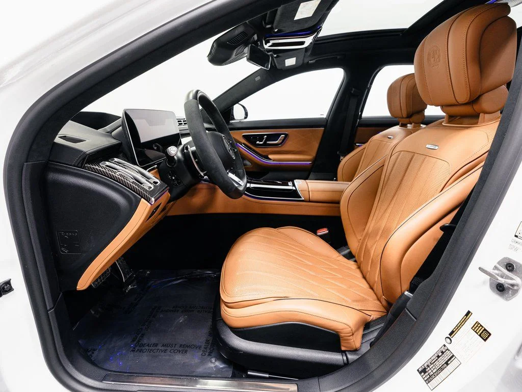 Used 2025 MANUFAKTUR Moonlight White Metallic Mercedes-Benz S 63 E AMG® image 8