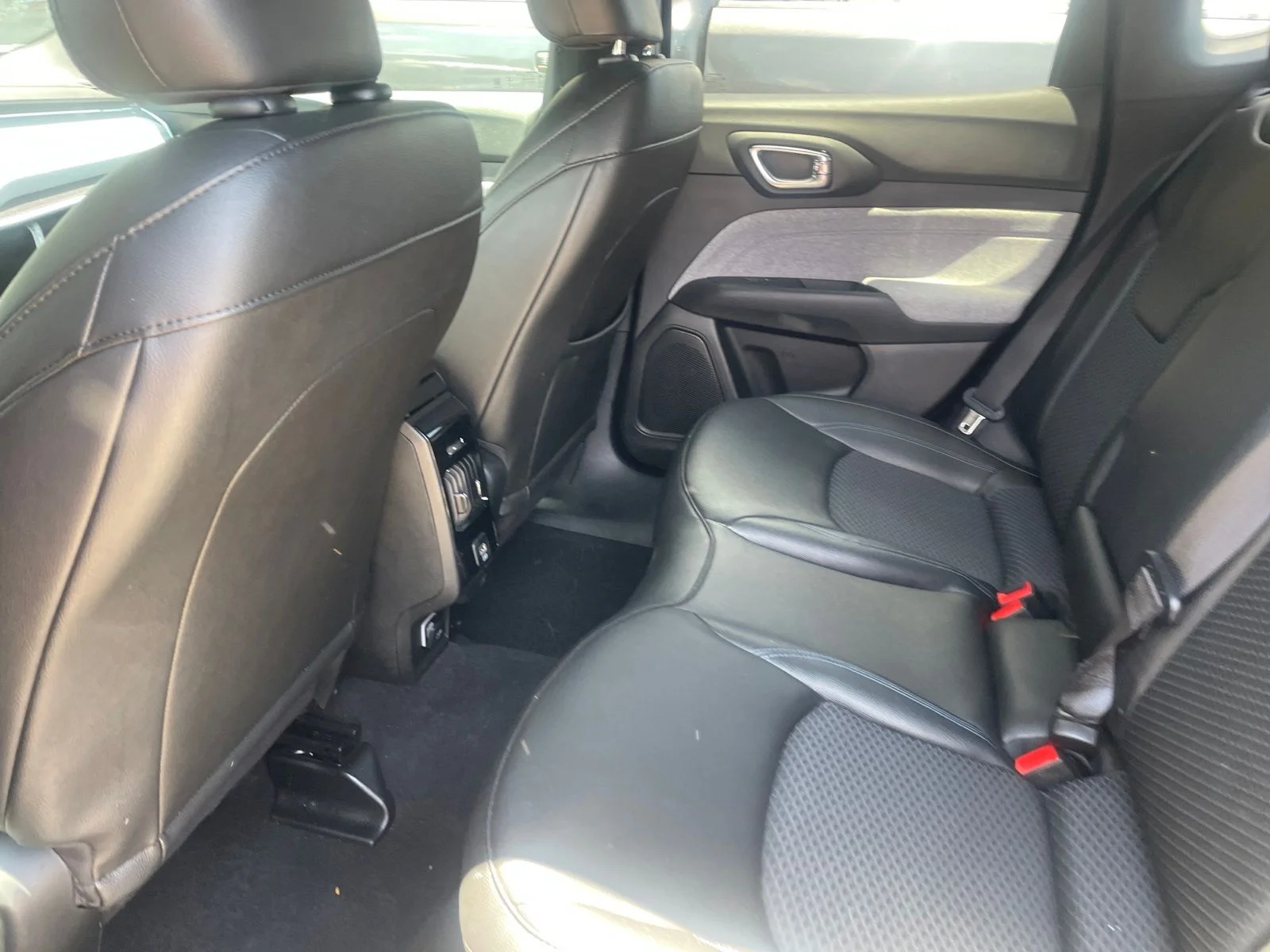 Used 2025 Black Jeep Latitude image 16
