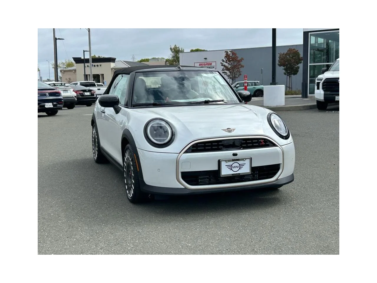 New 2026 Nanuq White Metallic MINI ICONIC image 7