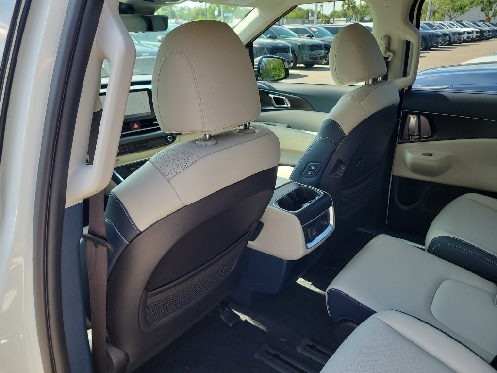 New 2026 Snow White Pearl Kia SX Prestige image 17