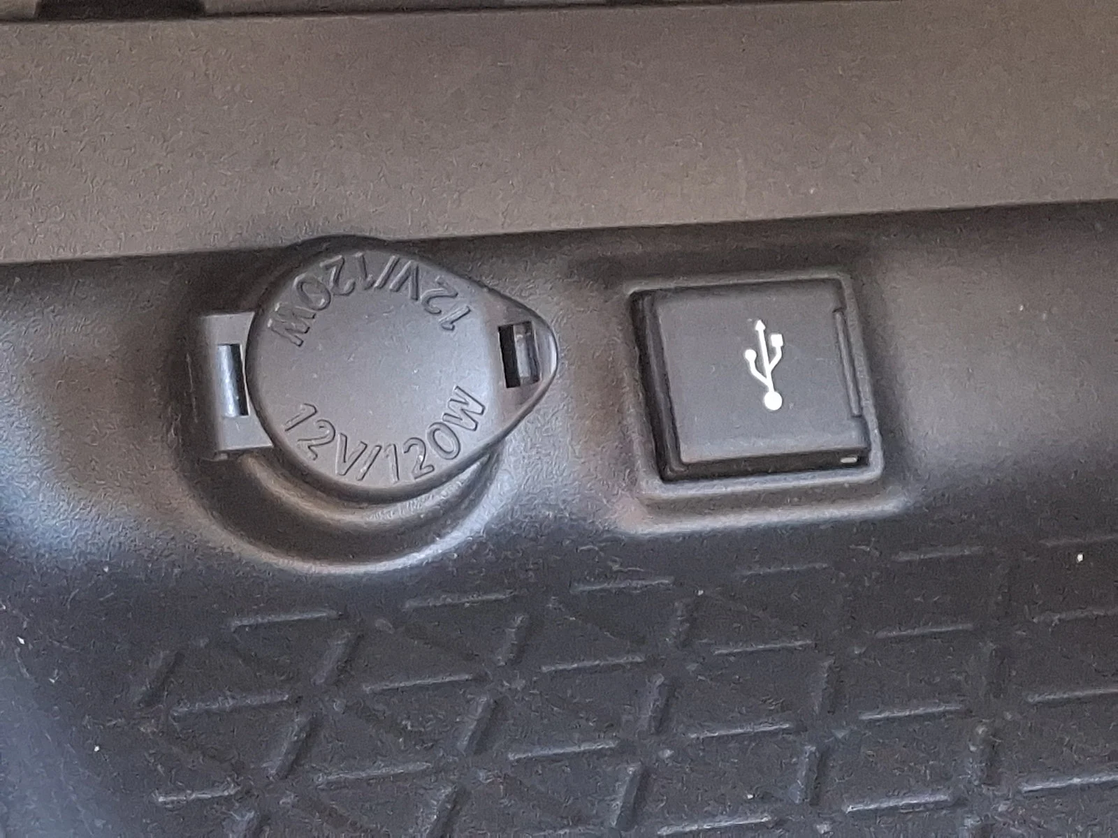 Used 2021 White Toyota XLE image 25