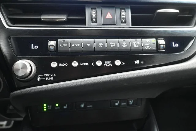 Used 2024 Iridium Lexus ES 350 F SPORT Handling image 17