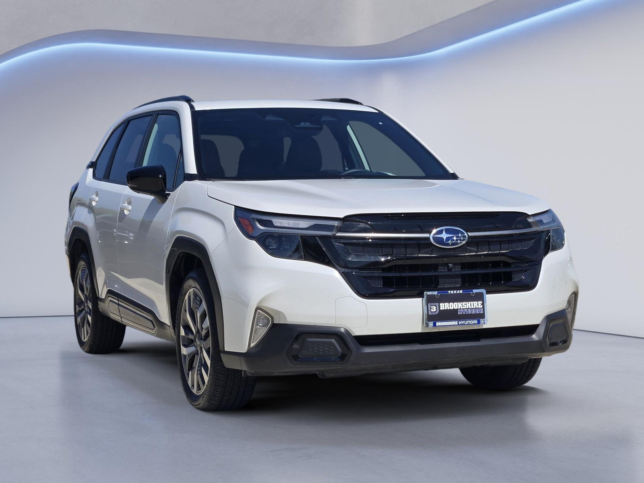 Used 2025 Crystal White Pearl Subaru Touring image 3