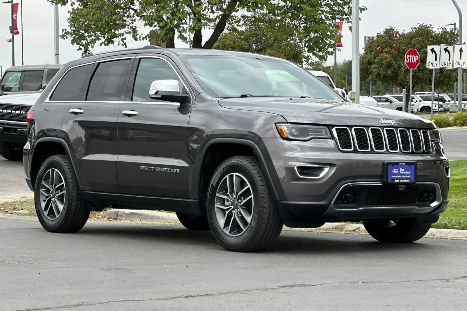 Certified Used 2019 Granite Crystal Clearcoat Metallic Jeep Limited image 9