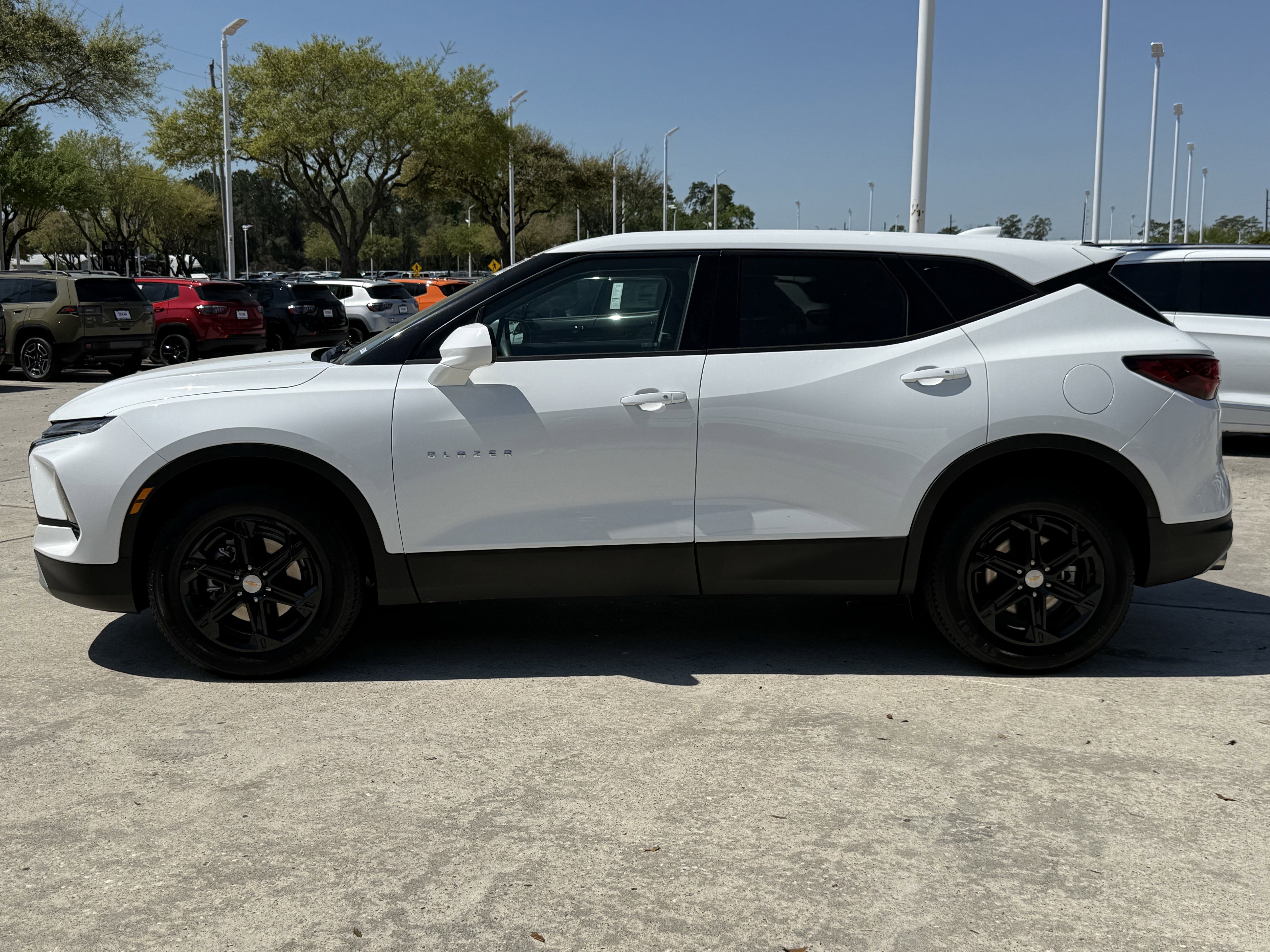 Used 2025 Summit White Chevrolet LT image 7