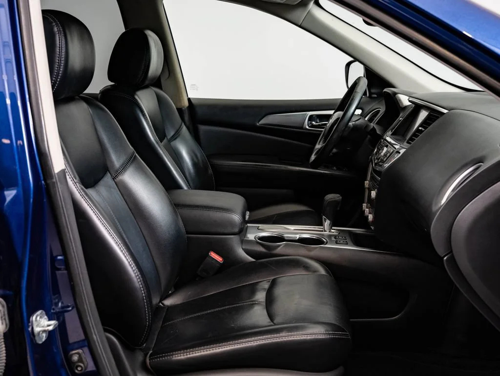 Used 2018 Caspian Blue Nissan SL image 25