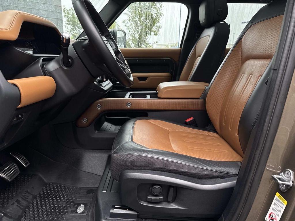 Used 2021  Land Rover X image 19
