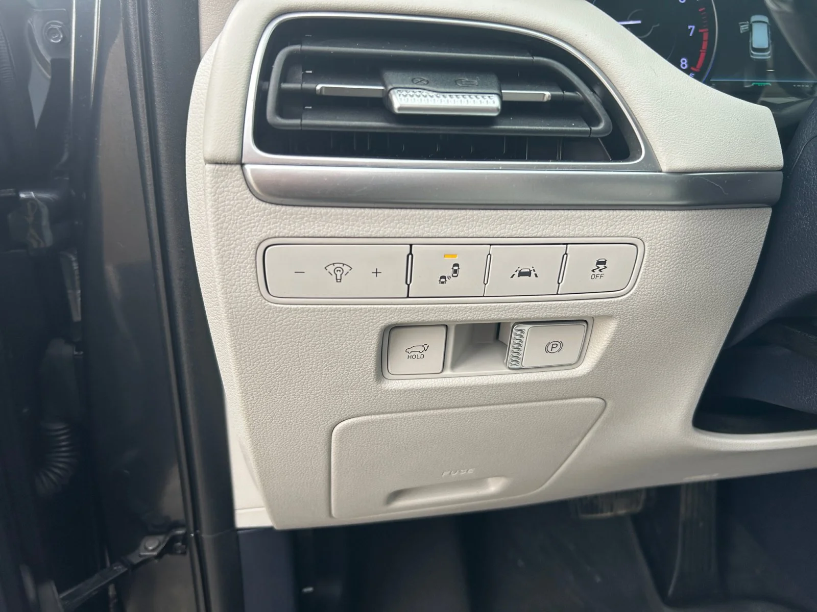 Used 2020 Gray Hyundai Luxury AWD image 16