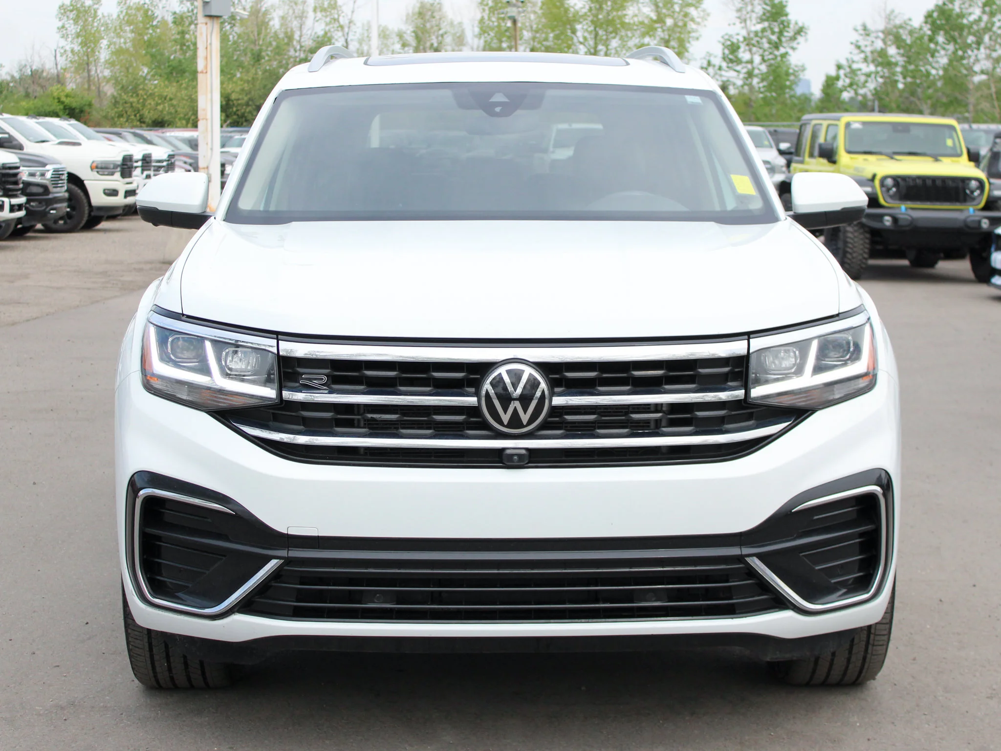Certified Used 2022 White Volkswagen Execline * R-Line | No Accidents | V6 | Apple CarPlay | Fender Audio | Heated Seats | Sunroof image 10