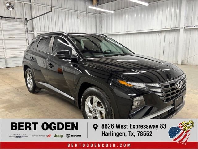 Used 2023 Black Hyundai SEL image 1