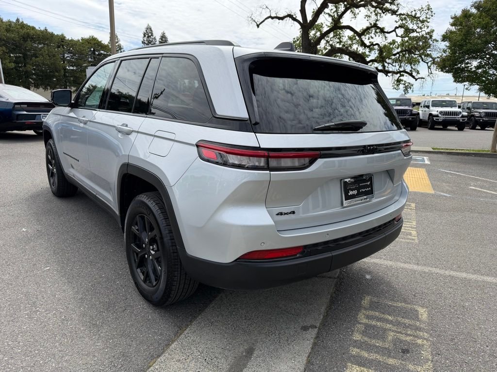Used 2025 Silver Jeep Altitude X image 3