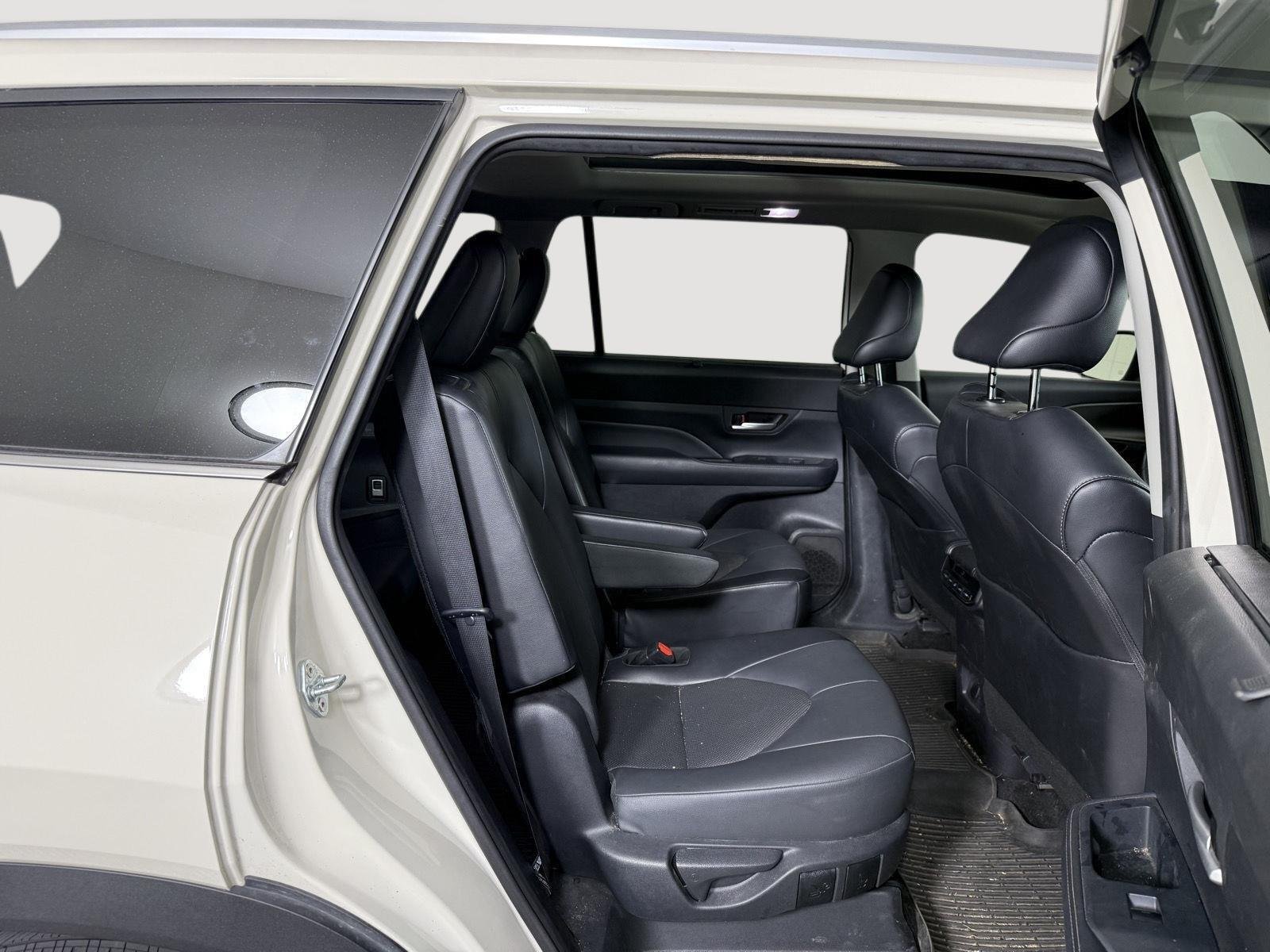 Used 2024 Coastal Cream Toyota XLE image 5