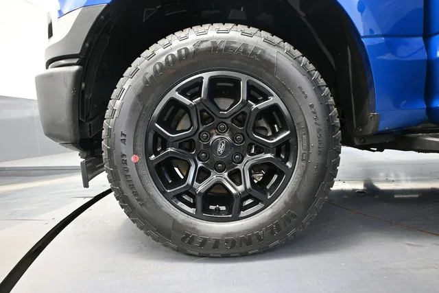Used 2017 Blue Ford XL image 18
