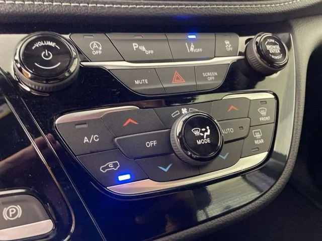 2025 Chrysler Pacifica Select - Photo 34