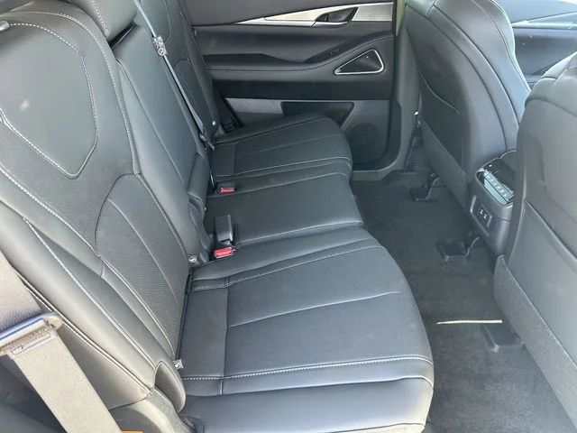 New 2027 RADIANT WHITE INFINITI Luxe FWD image 14