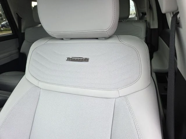 New 2027 Star White Metallic Tri-Coat Ford Platinum image 13