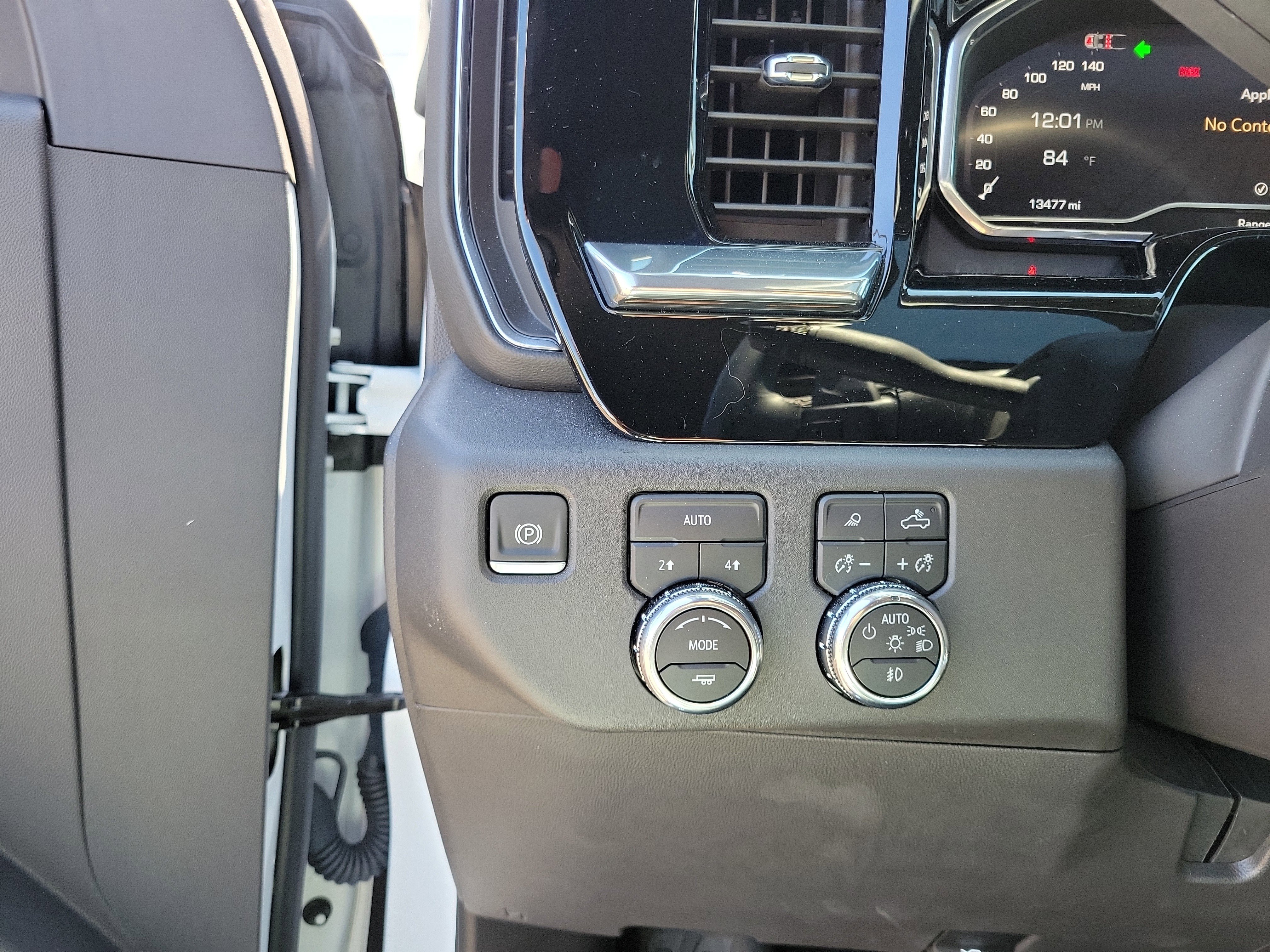Used 2025 Summit White GMC Elevation image 19