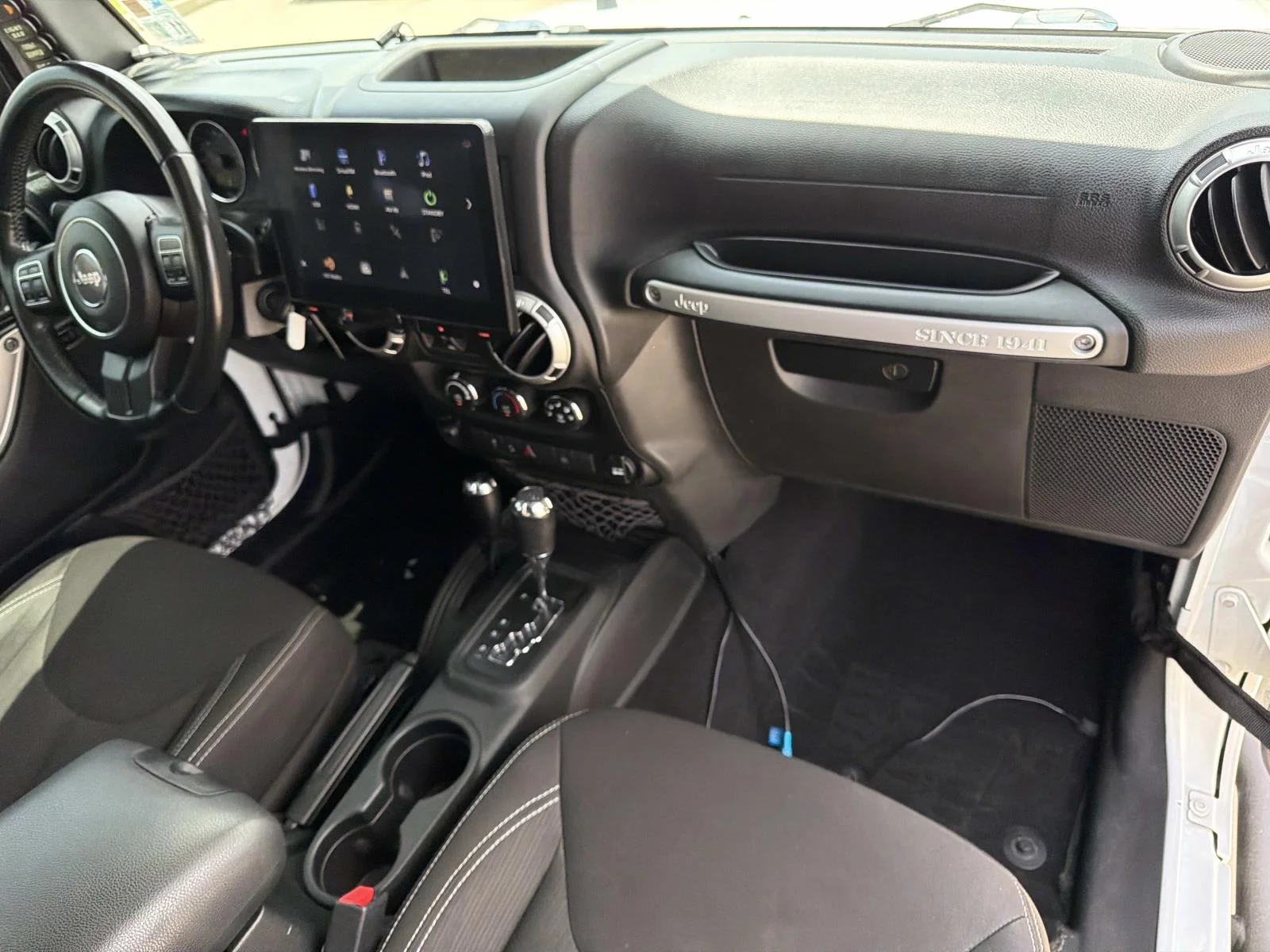 Used 2017 White Jeep Sahara 4x4 image 12