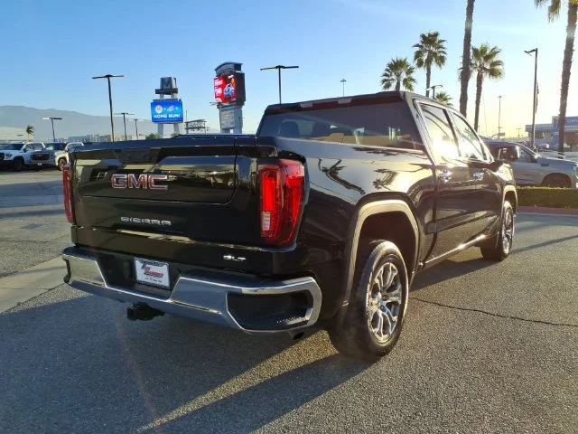 Used 2025 Onyx Black GMC SLT image 4