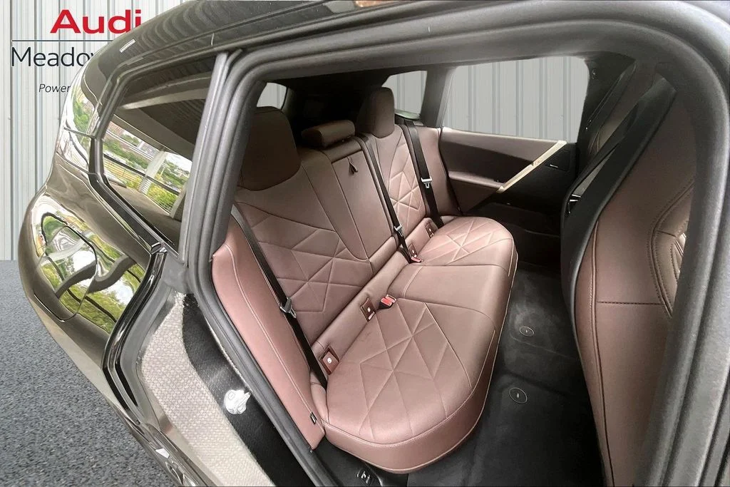 Used 2025 Black BMW xDrive50 image 25