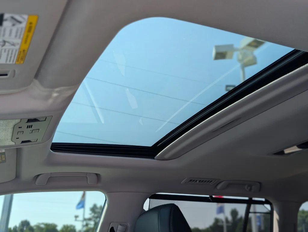 Used 2018 Silver Lexus 570 image 30