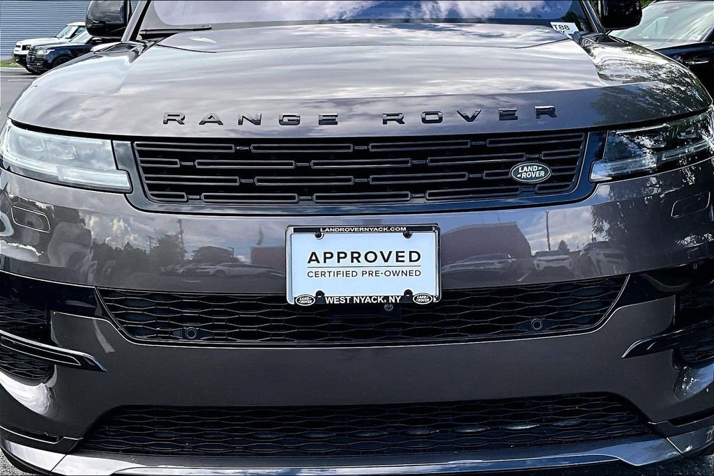 Used 2023  Land Rover SE Dynamic image 31