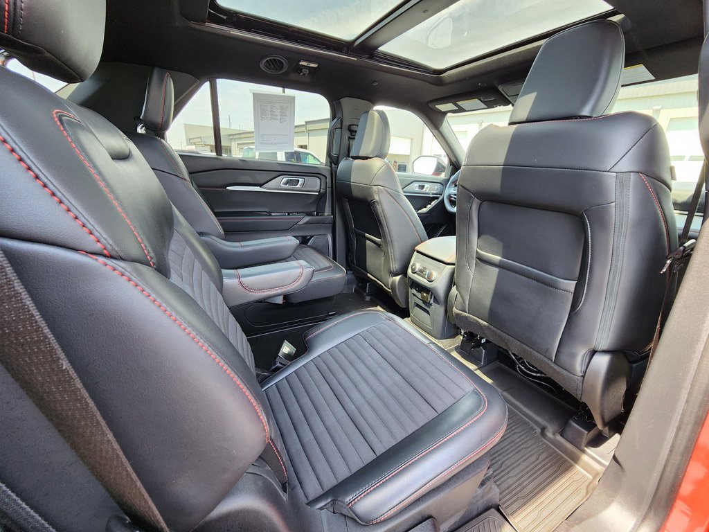 Used 2025 Rapid Red Metallic Tinted Clearcoat Ford ST-Line image 21