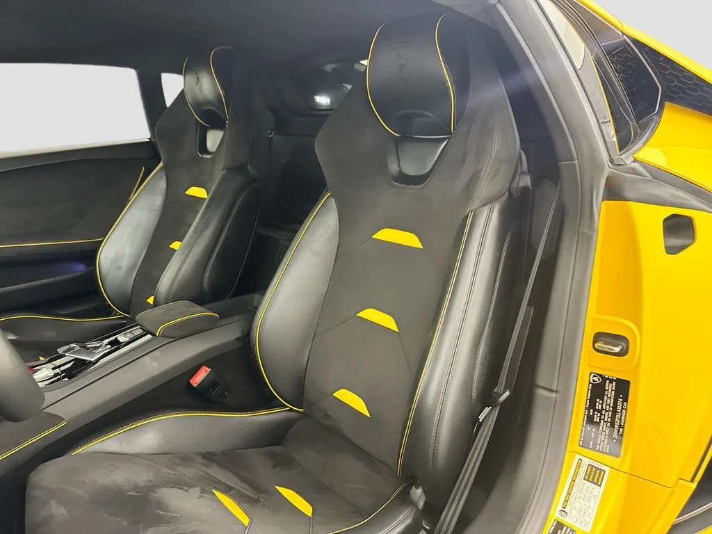 Used 2020 Yellow Lamborghini  image 22