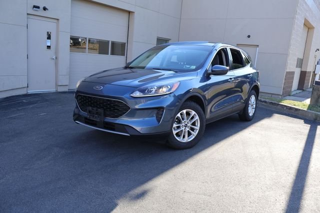 Used 2020 Blue Ford SE image 2