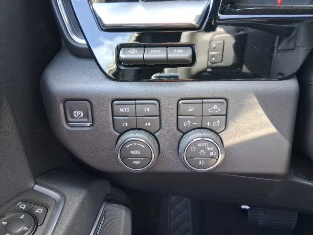 New 2026 Polar White Tricoat Chevrolet High Country image 12