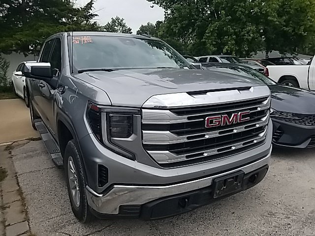 Used 2024 Sterling Metallic GMC SLE image 4
