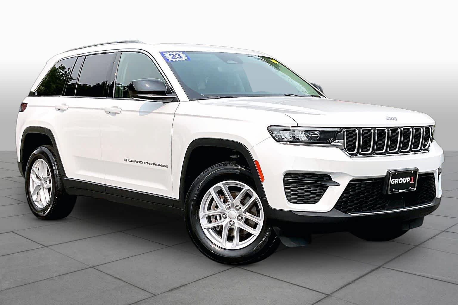 Used 2023 Bright White Clearcoat Jeep Laredo image 3