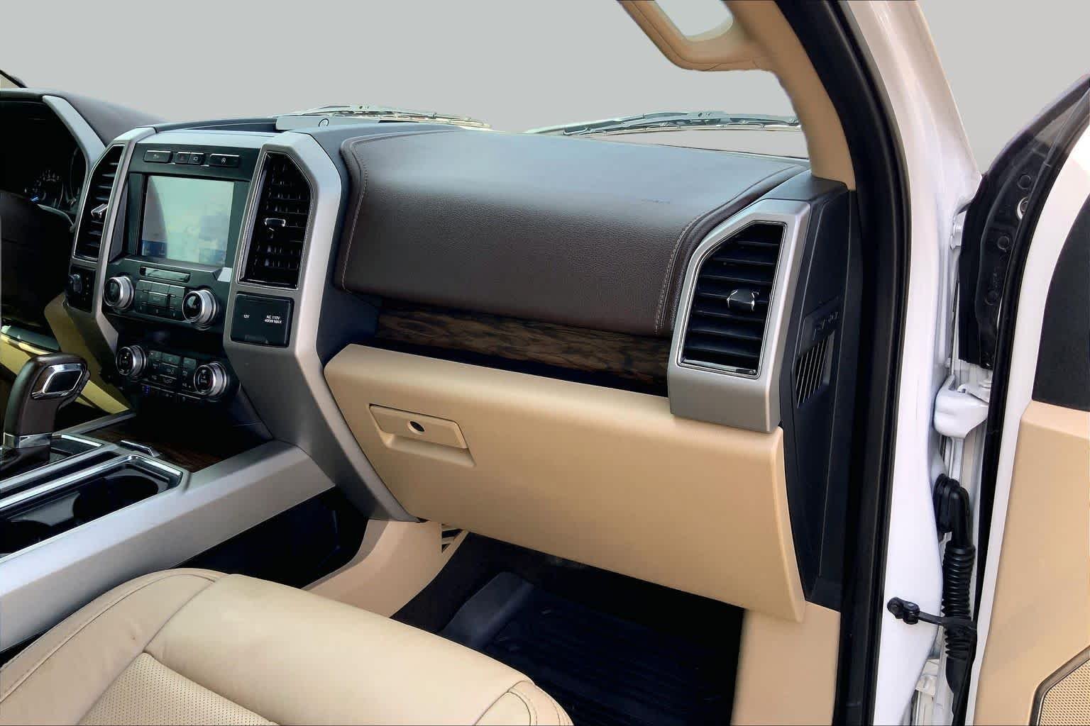 Used 2019 White Platinum Metallic Tri-Coat Ford LARIAT image 19