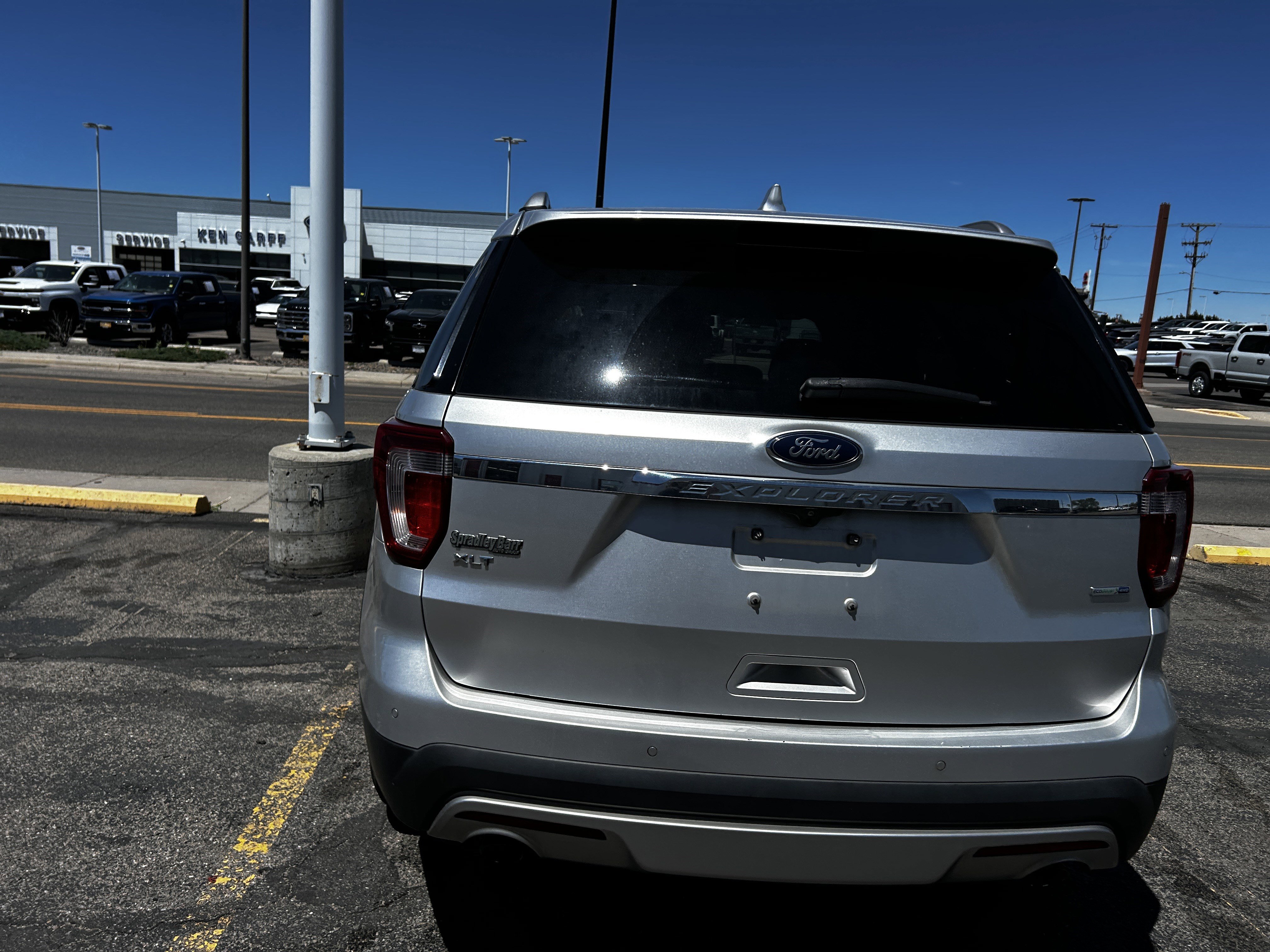 Used 2017 Ingot Silver Ford XLT image 3
