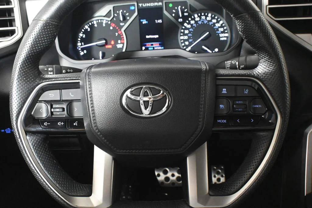 Used 2023  Toyota SR5 image 18