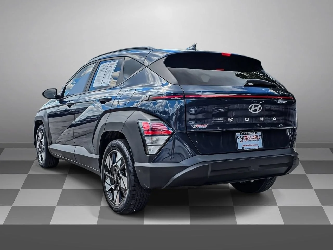 Used 2025  Hyundai SEL image 3
