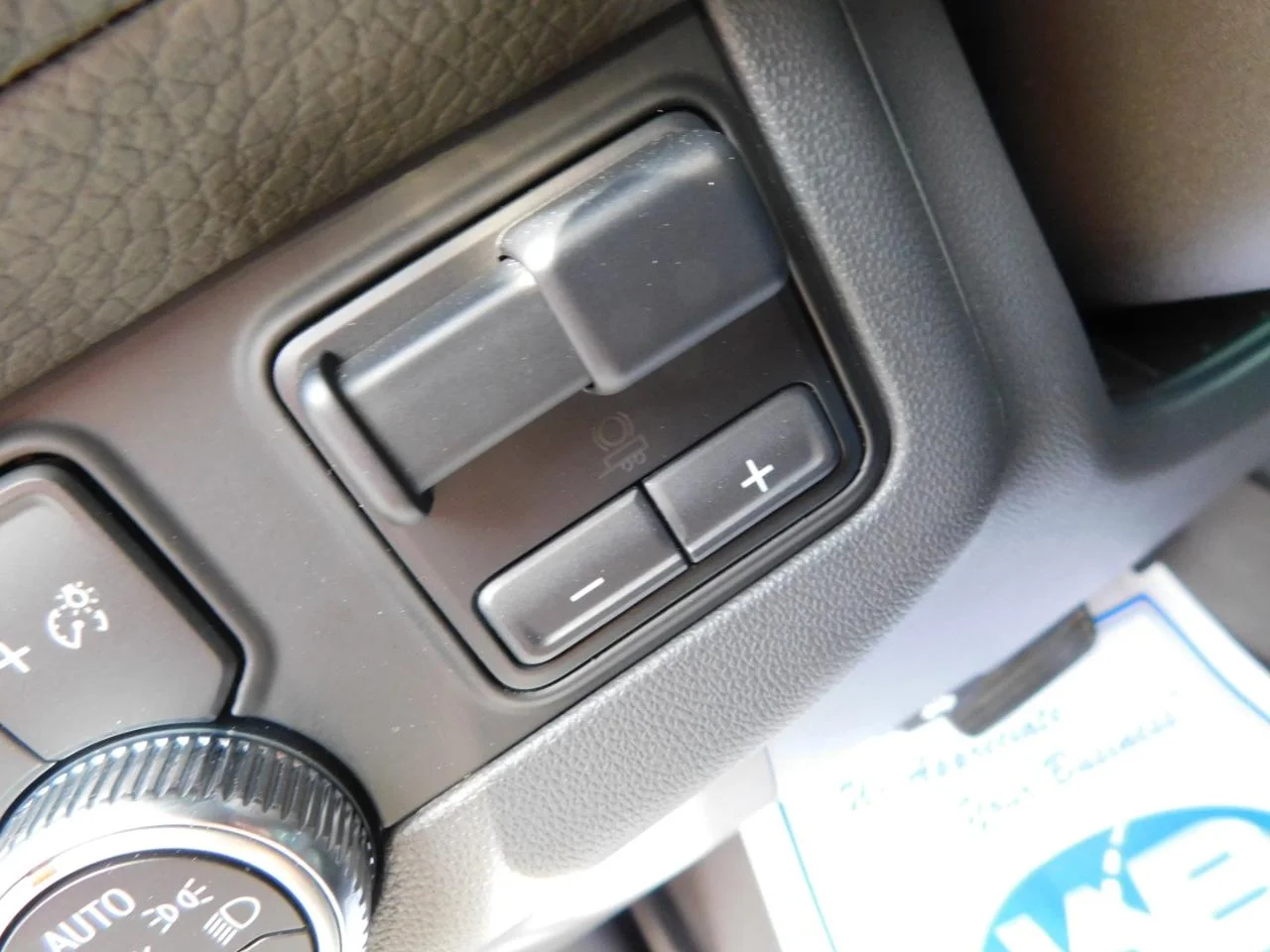 Used 2021 White GMC 4WD 4dr Denali image 40
