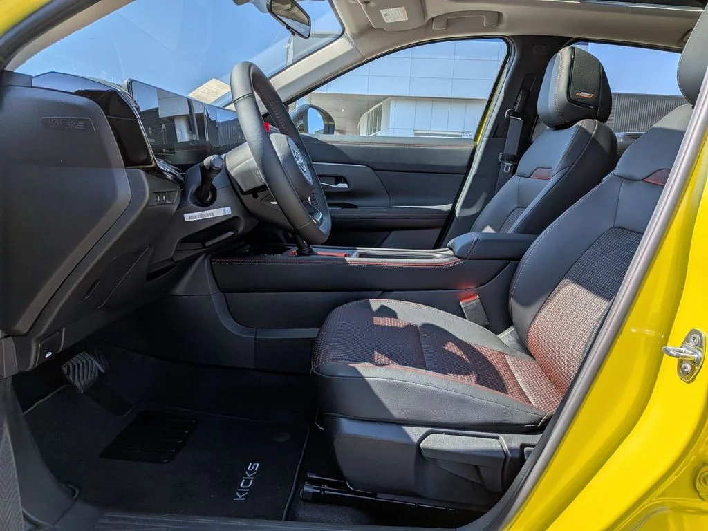 New 2026 Yuzu Yellow Metallic / Super Black Two-tone Nissan SR image 16